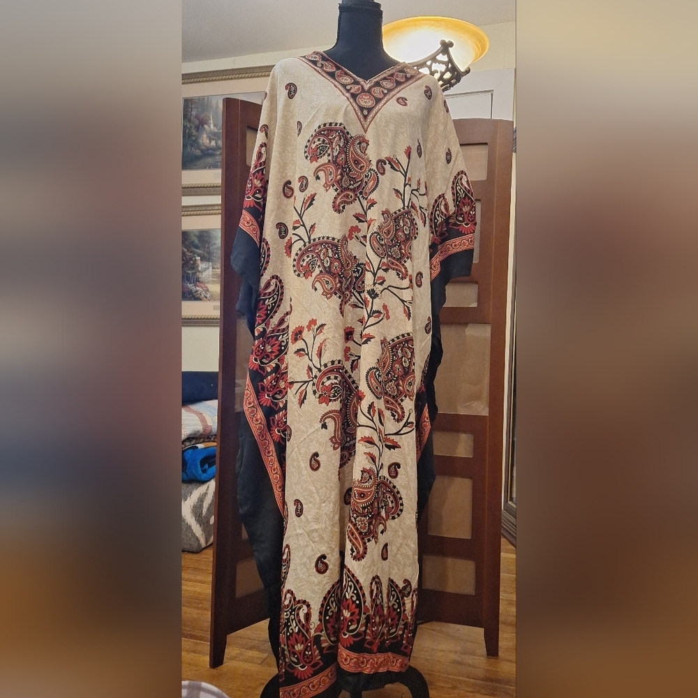 Boho Paisley V-Neck Maxi Caftan Dress - Cream with Red & Black Floral Motif